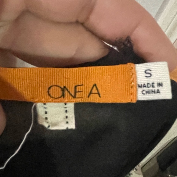 One A Two-Tone Asymmetrical Tank Top - Picture 3 of 3